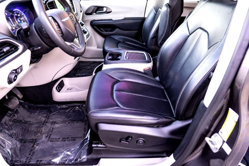 Used Car 2023 Chrysler Pacifica  Touring L For Sale Under $30,000 In Taylor, Texas