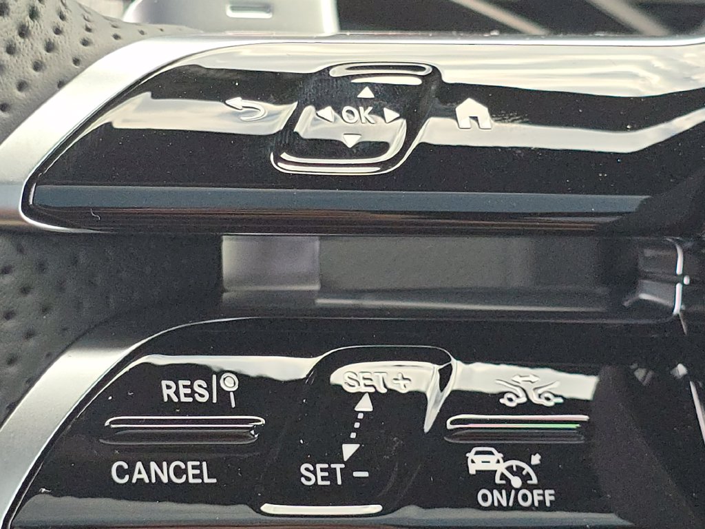 New 2027 White Mercedes-Benz GLC 300 image 35