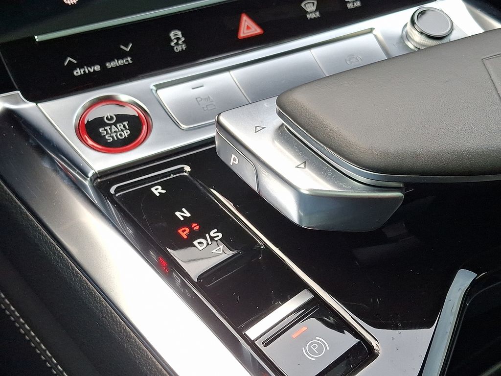 Thumbnail: 2022 Audi e-tron S - 15