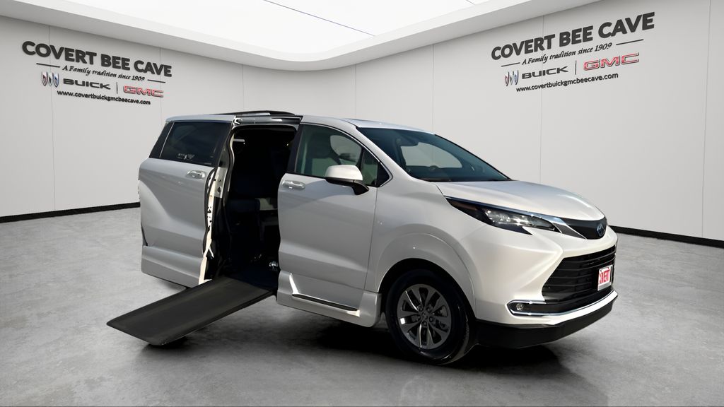 Used Car 2024 Toyota Sienna  Xle For Sale Under $80,000 In Austin, Texas