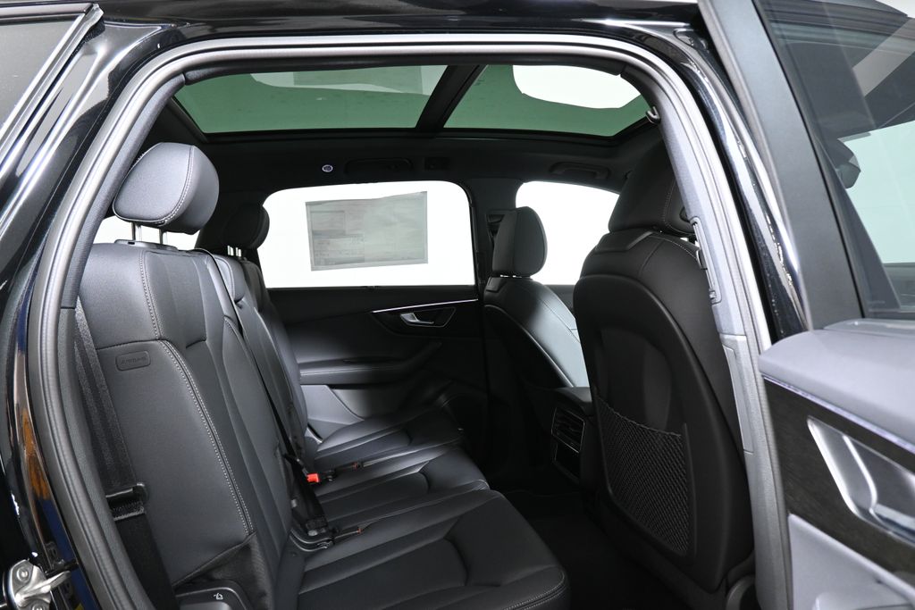 Thumbnail: 2026 Audi Q7 - 20