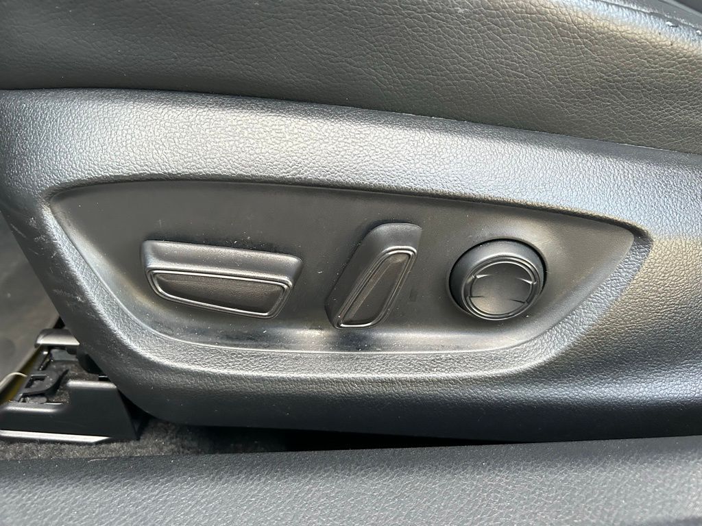 Thumbnail: 2023 Toyota Camry - 16