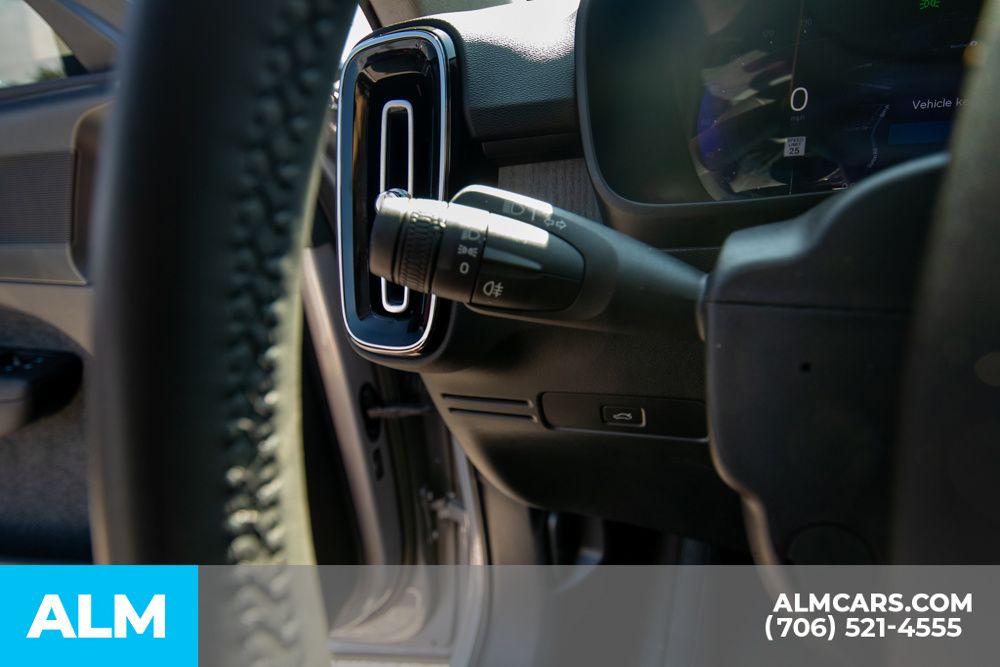 2023 Volvo XC40 Plus photo 27