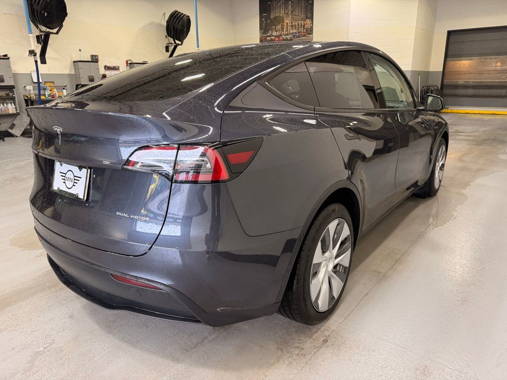 2024 Tesla Model Y Long Range 8