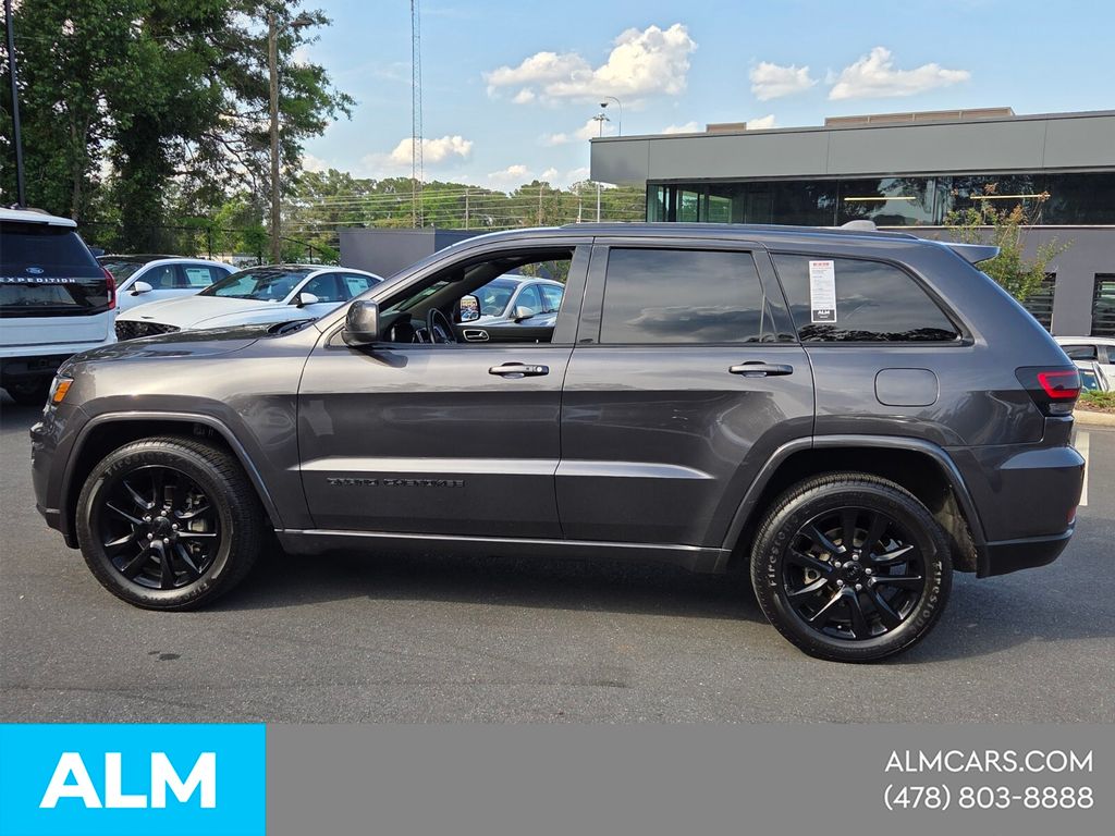 Used 2017 Gray Jeep Altitude image 3