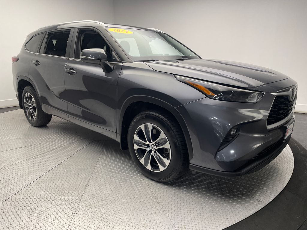2024 Toyota Highlander XLE 3