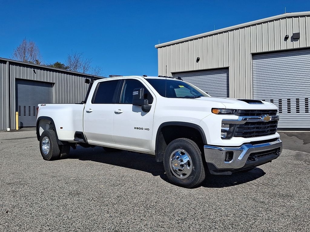 2024 Chevrolet Silverado 3500HD LT Crew Cab 4WD