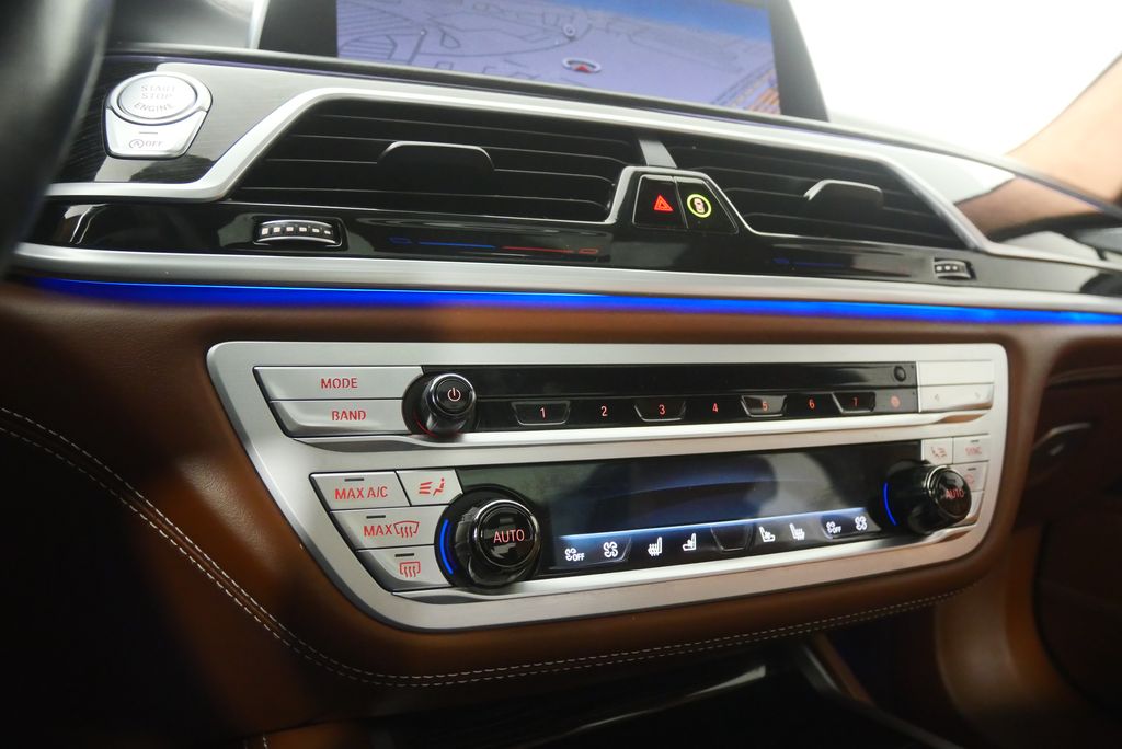 Thumbnail: 2021 BMW 7 Series - 29