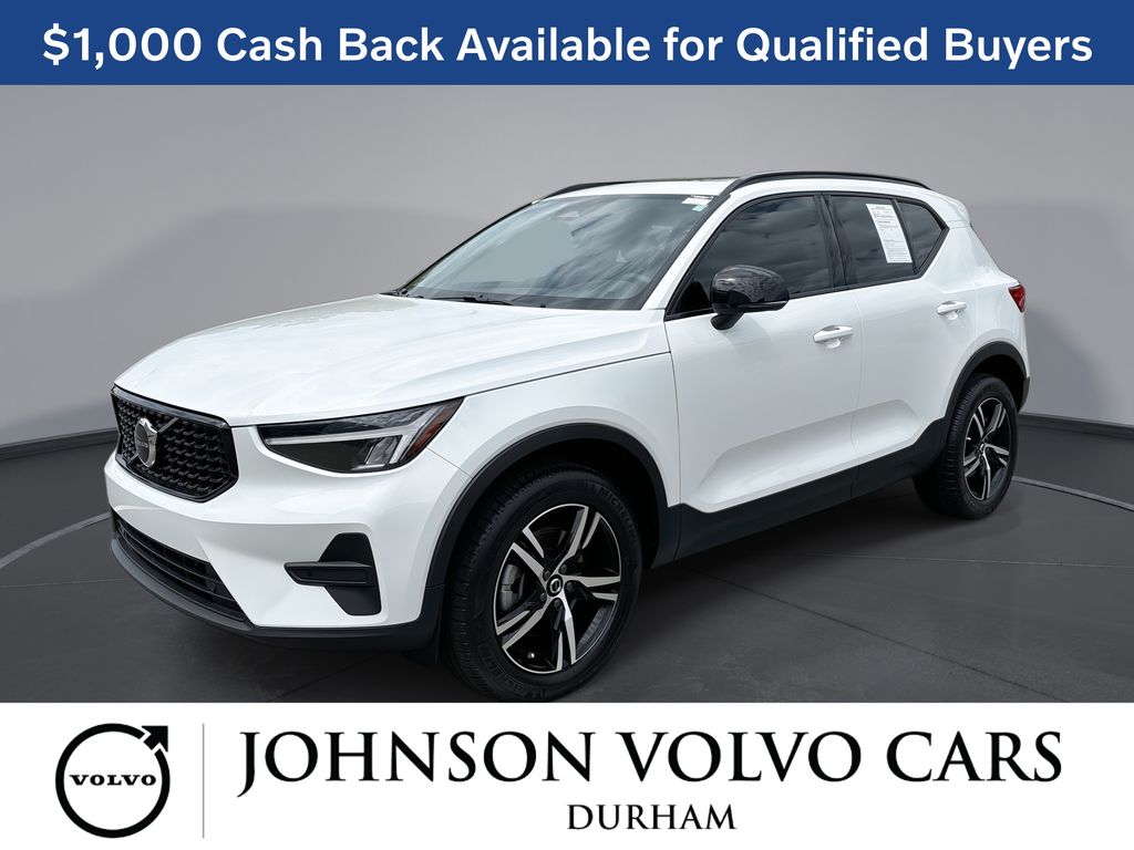 Crystal White 2026 Volvo XC40 SUV / Crossover Front-Wheel Drive Automatic