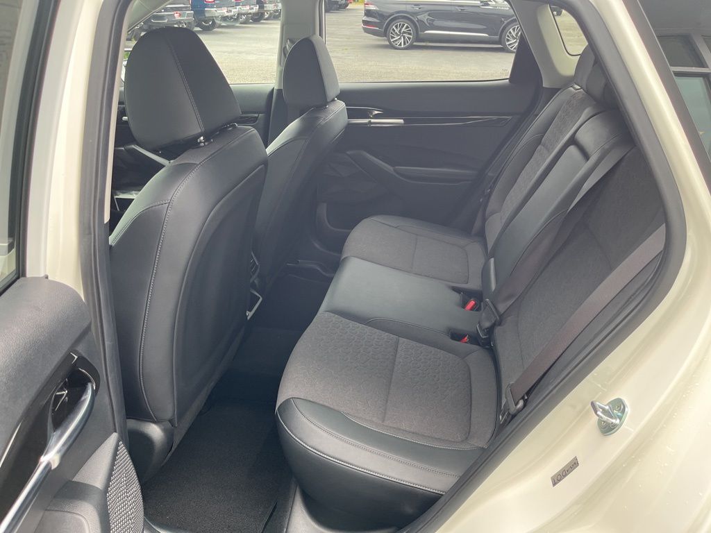 Used 2024 White Kia X-Line image 43