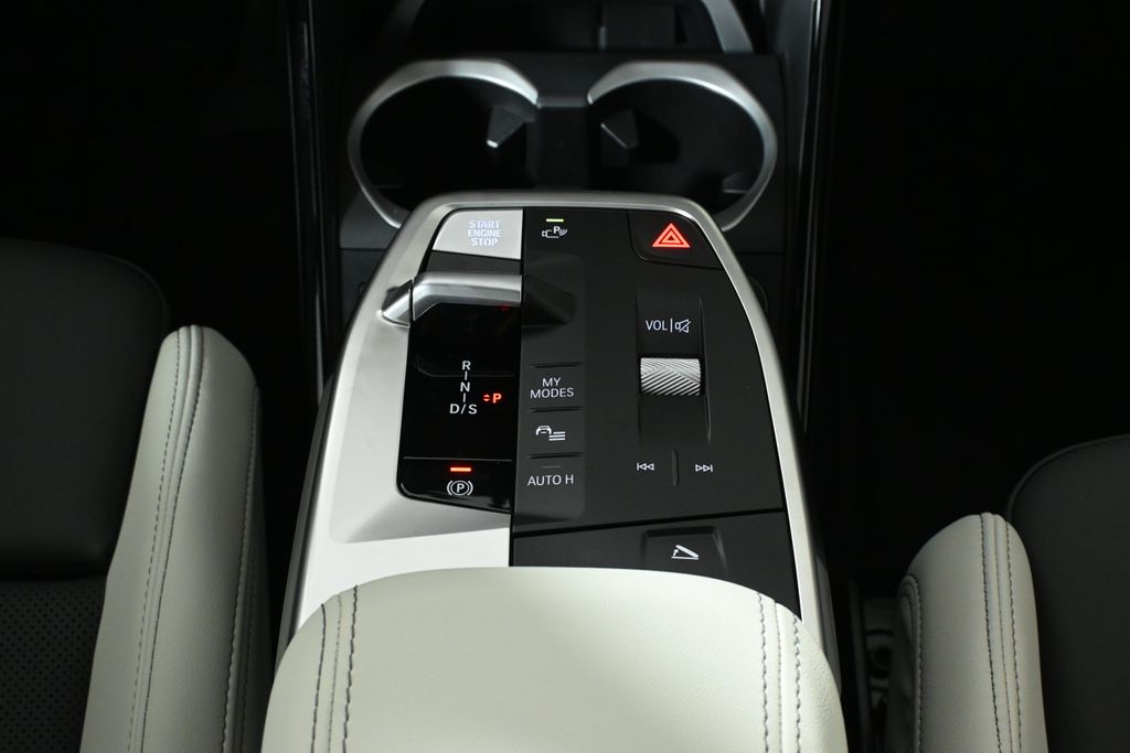 Thumbnail: 2027 BMW X1 - 23