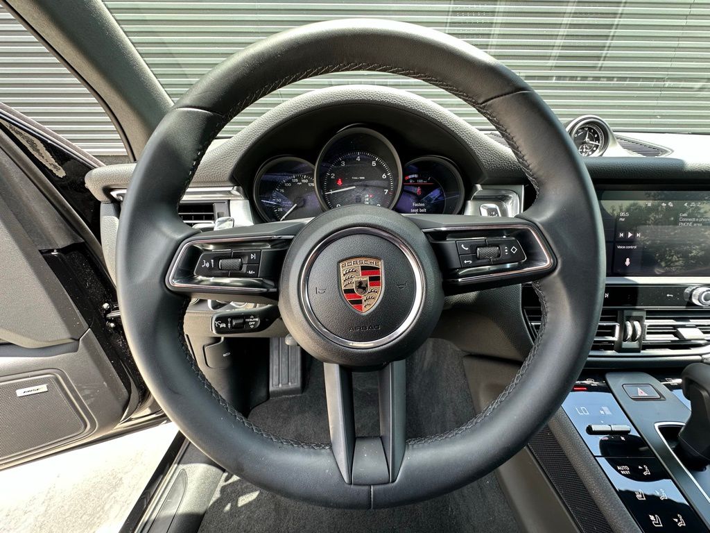 2025 Porsche Macan  16