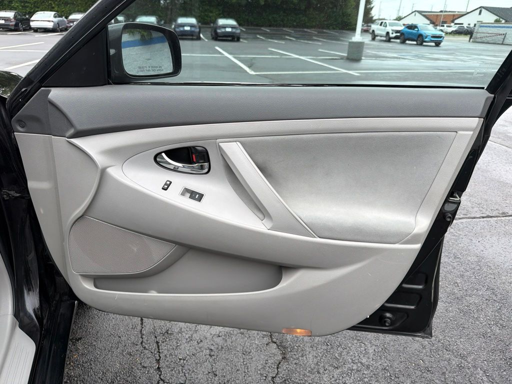 Thumbnail: 2011 Toyota Camry - 25
