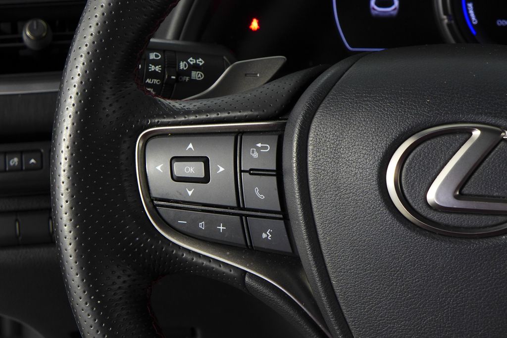 Thumbnail: 2022 Lexus UX - 29