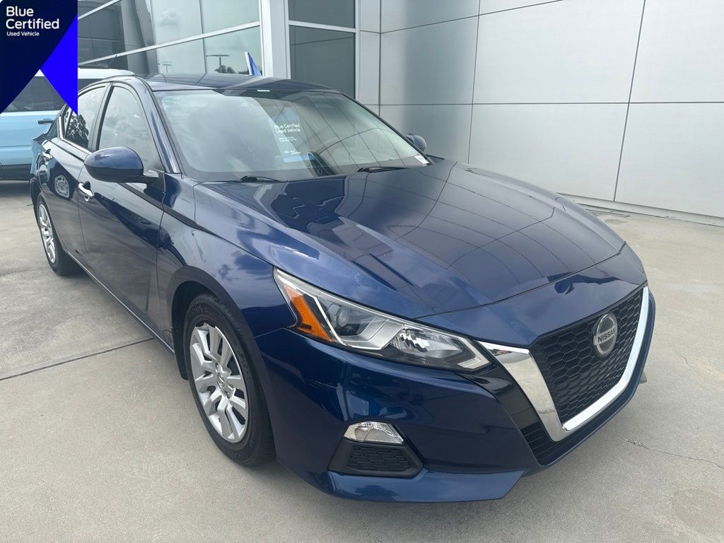 Deep Blue Pearl 2019 Nissan Altima Sedan Front-Wheel Drive Continuously Variable Transmission