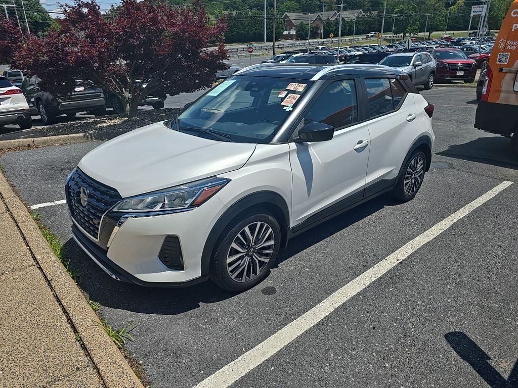 Aspen White/Super Black 2021 Nissan Kicks SUV / Crossover Front-Wheel Drive Continuously Variable Transmission