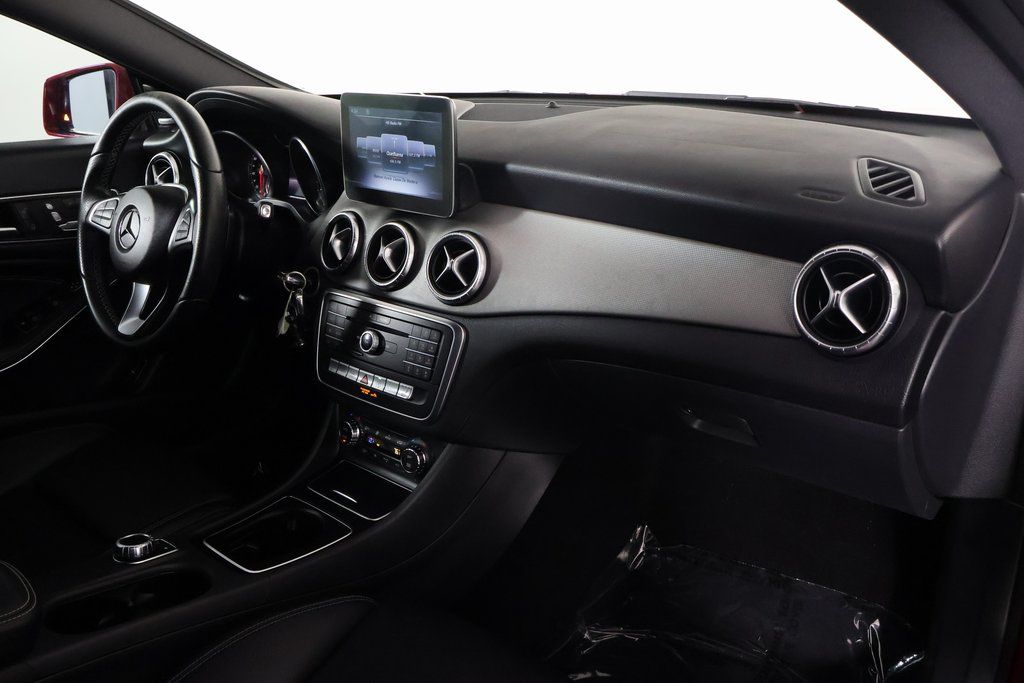 Thumbnail: 2017 Mercedes-Benz CLA - 9