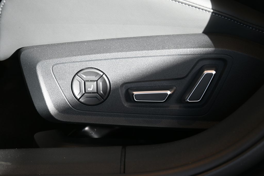 Thumbnail: 2025 Audi S5 - 23