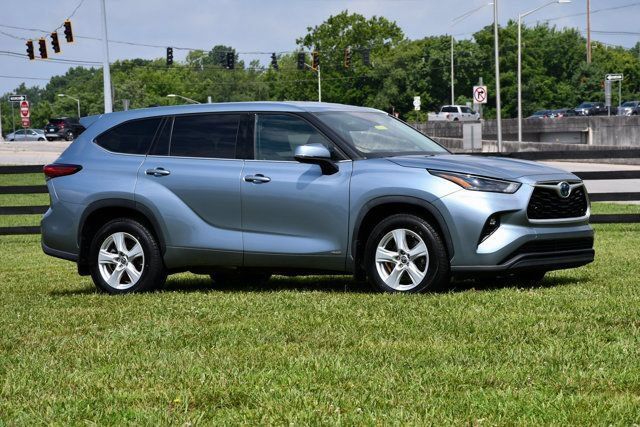 2022 Toyota Highlander Hybrid LE AWD