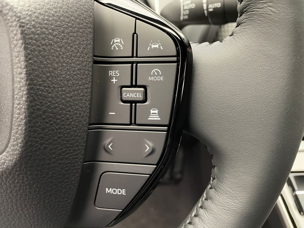 2025 Toyota bZ4X XLE 23