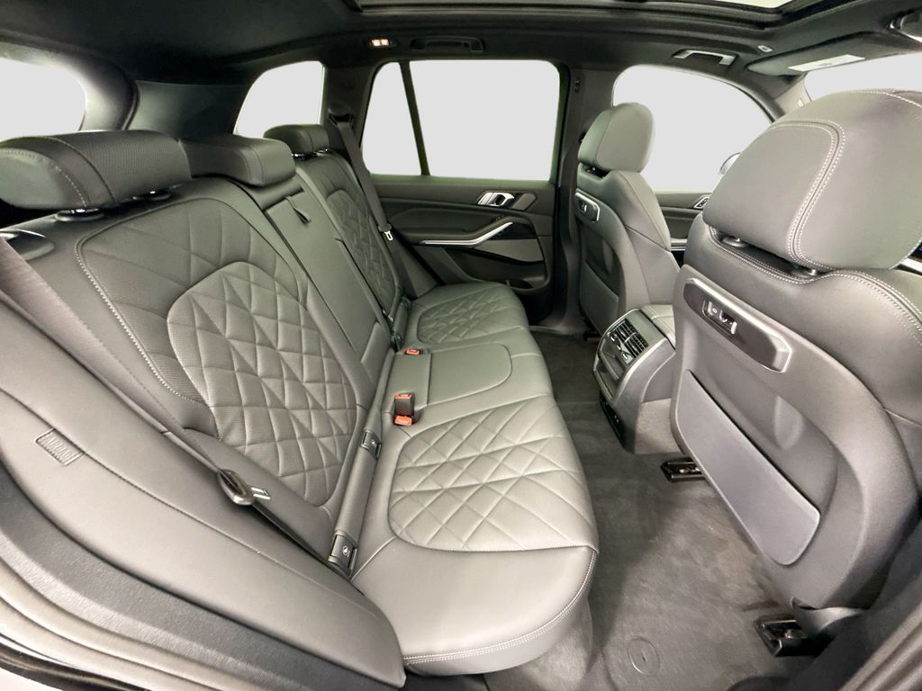Thumbnail: 2026 BMW X5 - 21