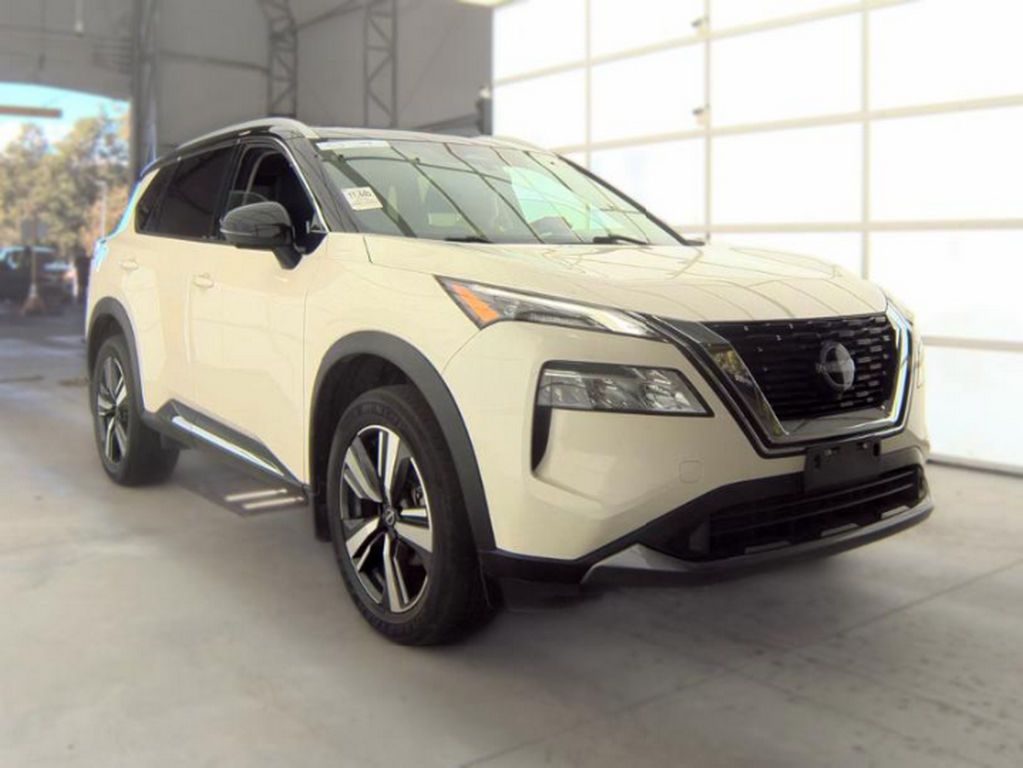 Used 2023 White Nissan SL image 4
