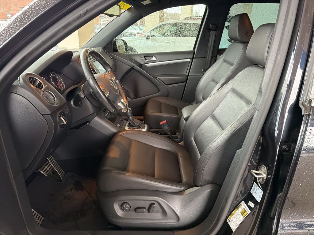 Thumbnail: 2016 Volkswagen Tiguan - 16