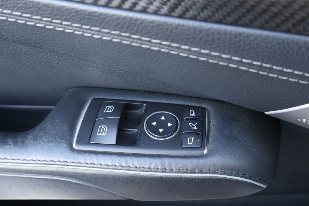 Thumbnail: 2013 Mercedes-Benz SL-Class - 18