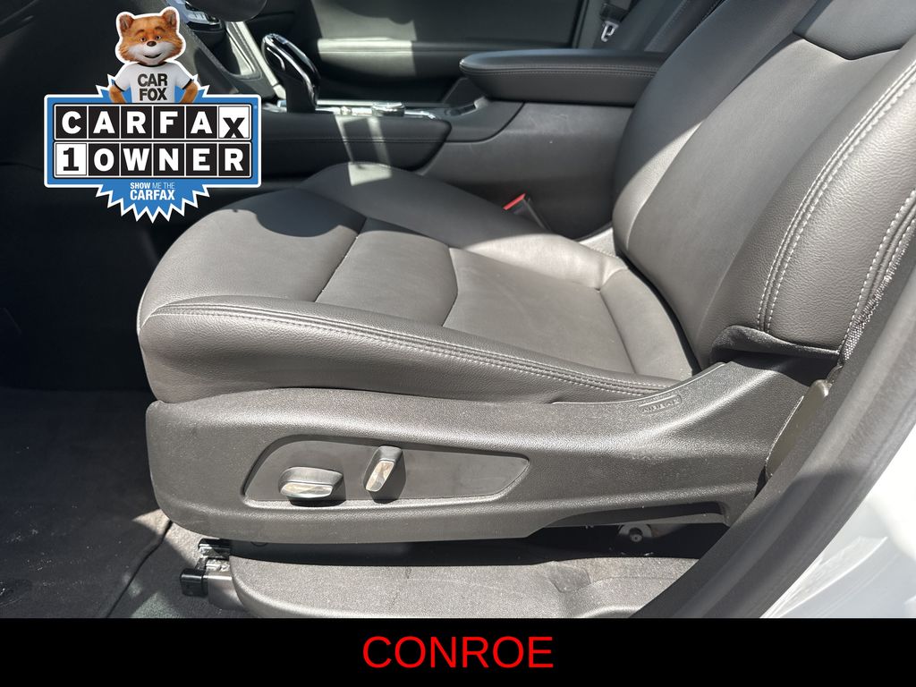 2024 Cadillac XT6 Luxury White at River Oaks CDJR