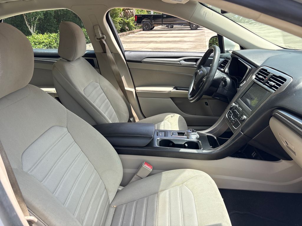 Used 2020 White Ford SE image 28
