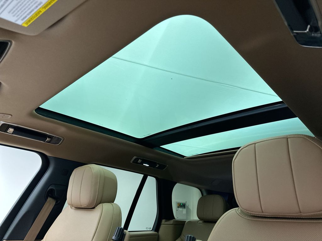 2025 Land Rover Range Rover SE 10
