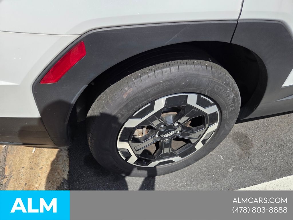 Used 2024 White Hyundai SEL image 15