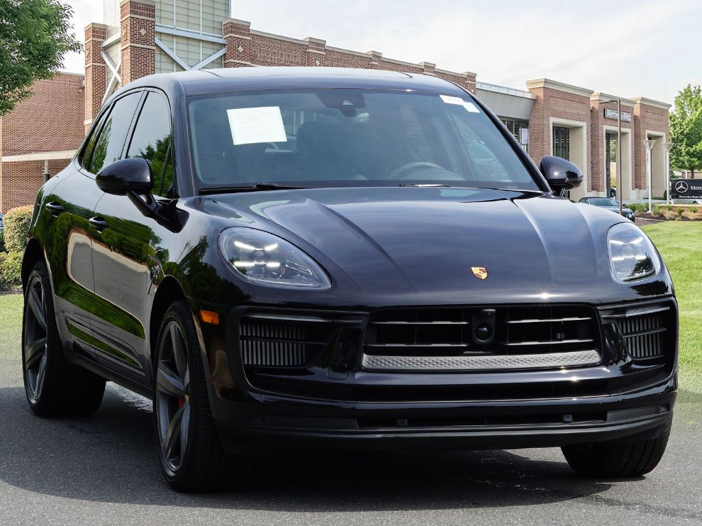 Thumbnail: 2023 Porsche Macan - 3