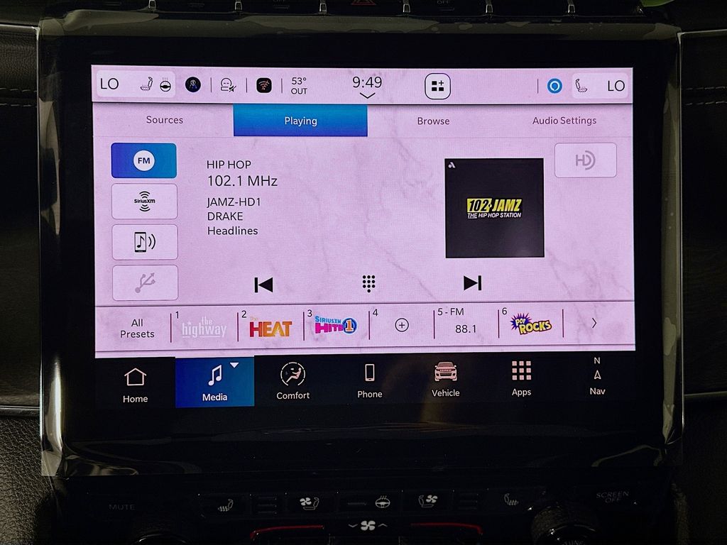 New 2025 Silver Jeep Overland image 13