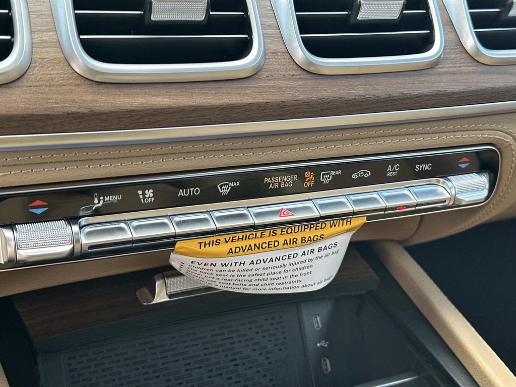 Thumbnail: 2026 Mercedes-Benz GLE - 13