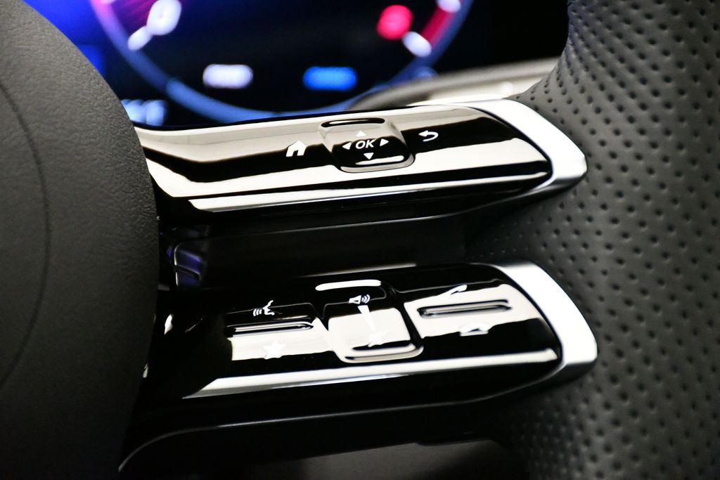 2025 Mercedes-Benz GLC 300 24