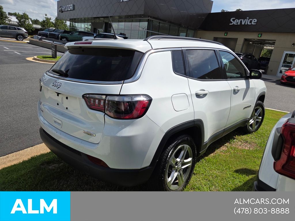 Used 2024 White Jeep Latitude image 17