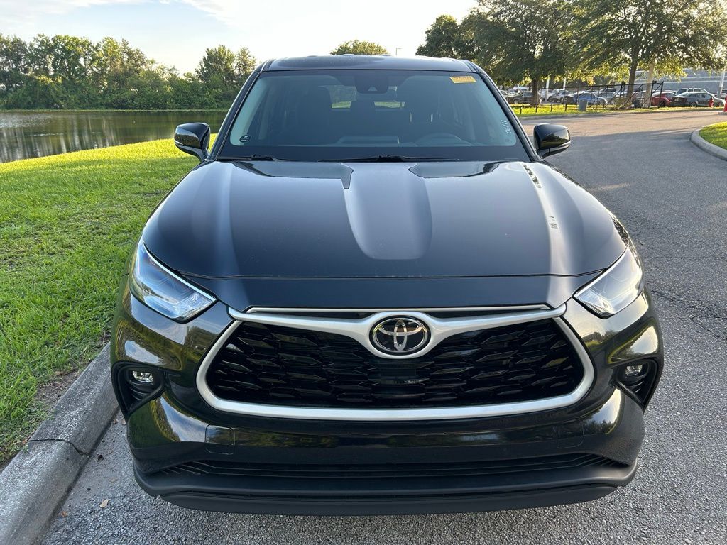 2024 Toyota Highlander LE 8