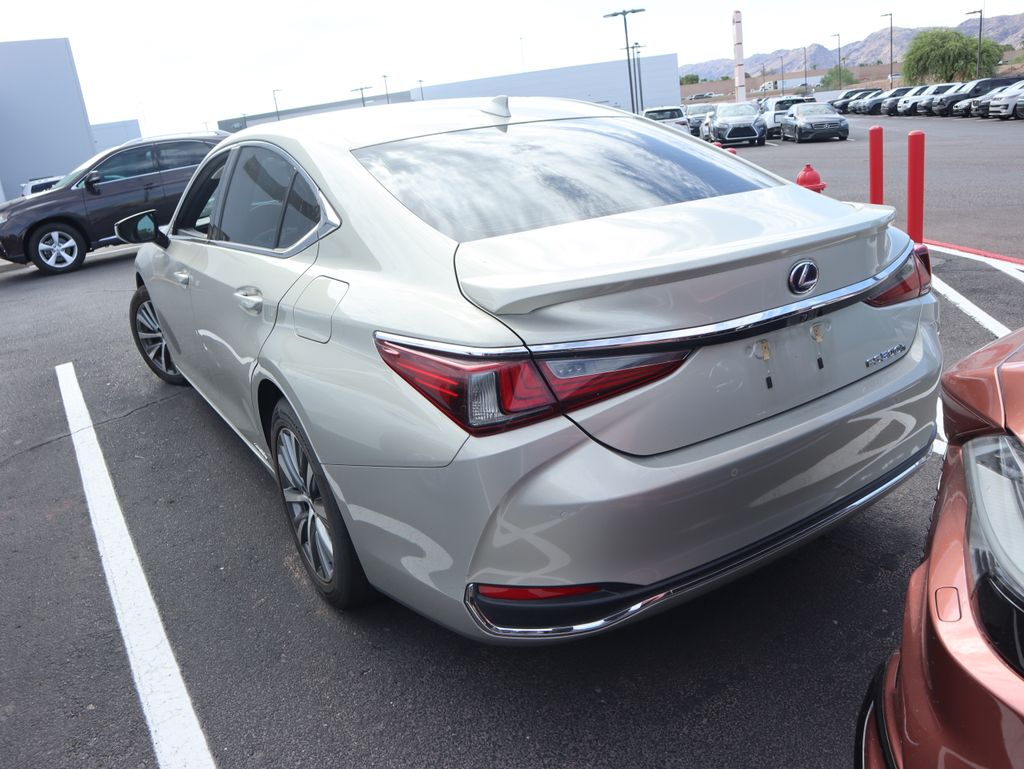 Thumbnail: 2019 Lexus ES - 2