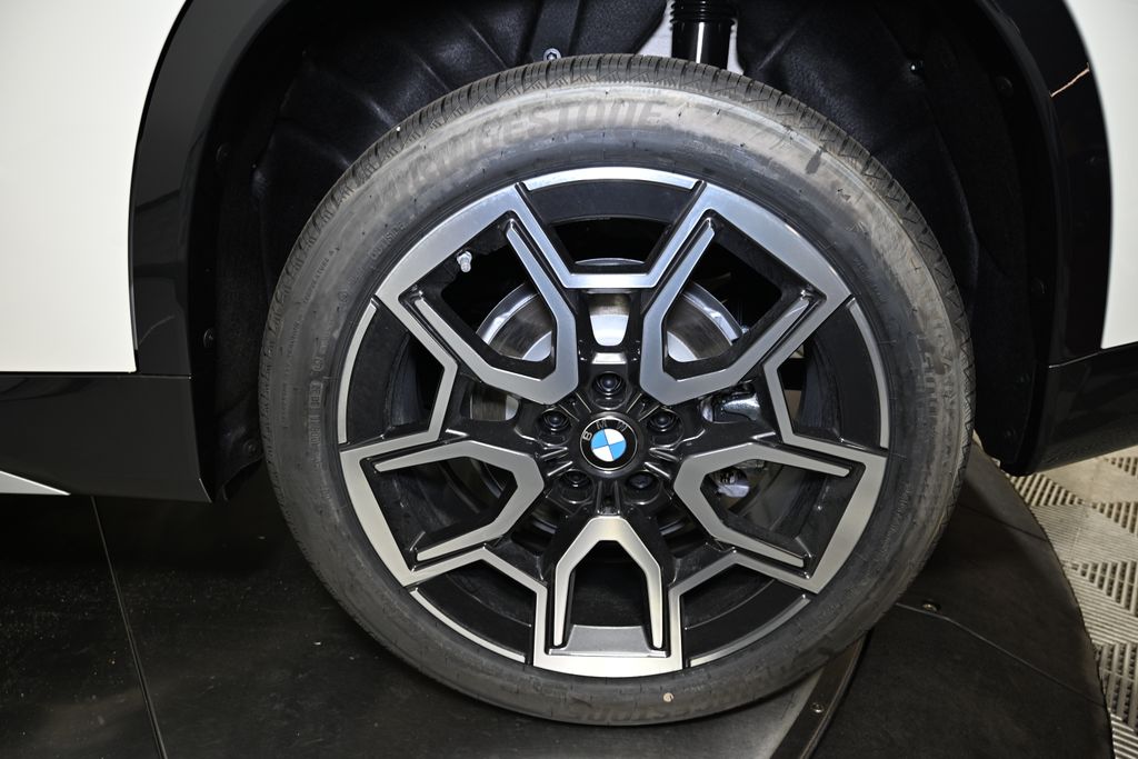 Thumbnail: 2025 BMW X1 - 12