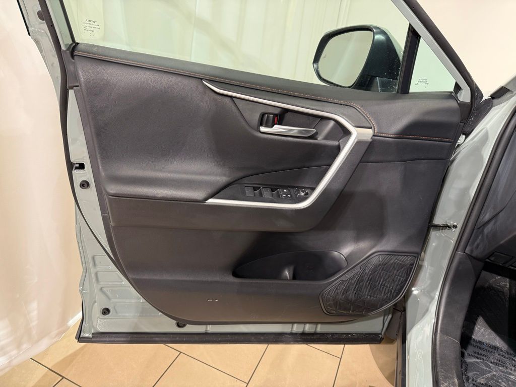 Thumbnail: 2020 Toyota RAV4 - 15