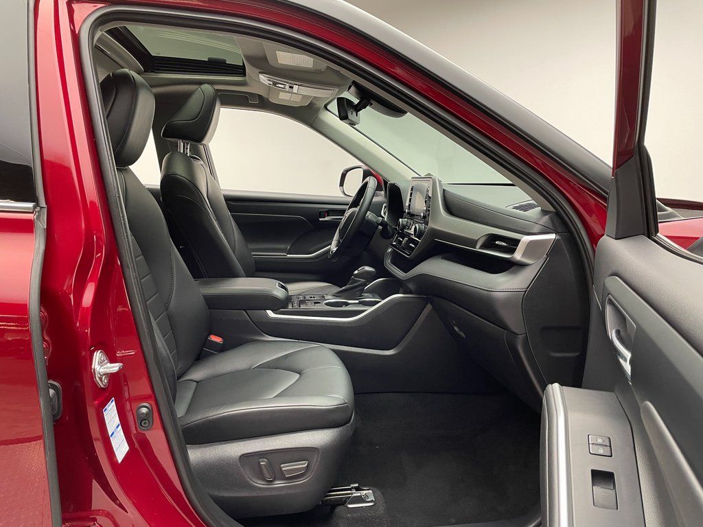 Thumbnail: 2021 Toyota Highlander - 17