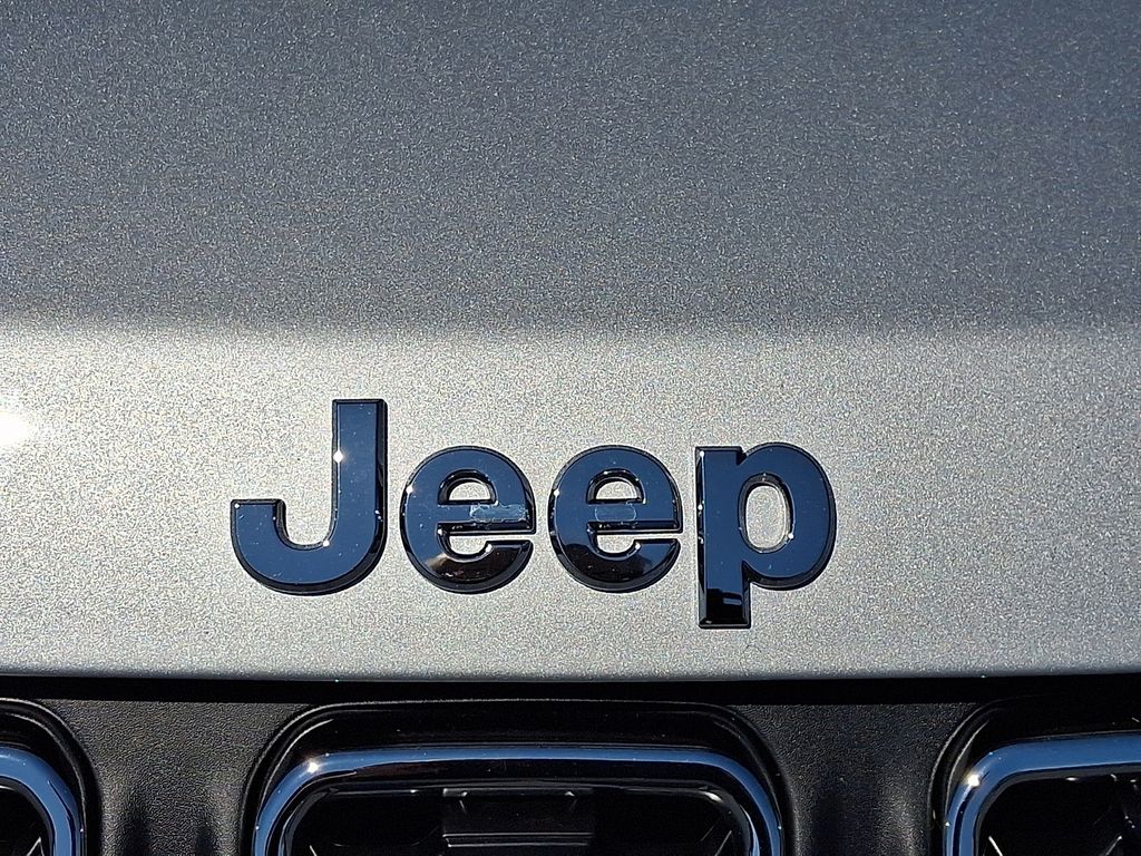 2025 Jeep Compass Latitude Silver at Spitzer Acura