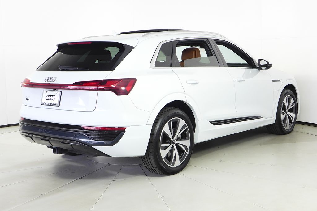 Thumbnail: 2024 Audi Q8 e-tron - 7