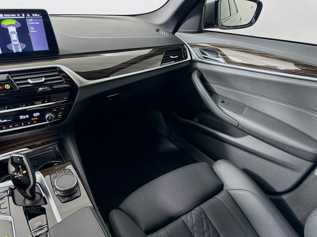 Thumbnail: 2023 BMW 5 Series - 24