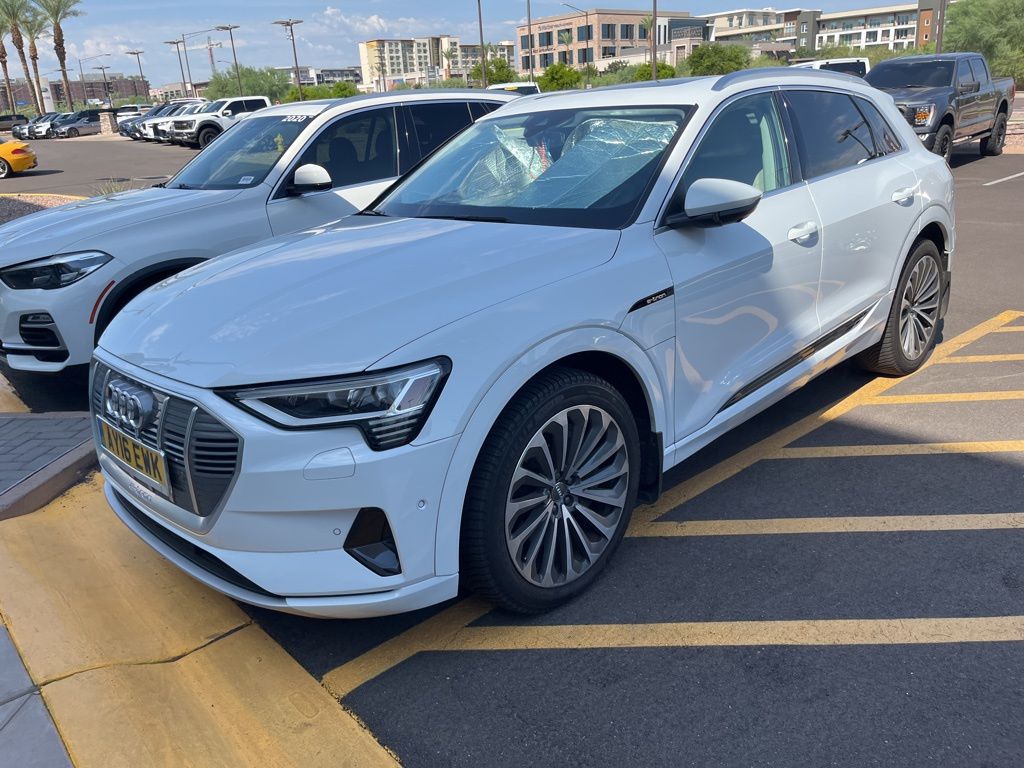 Thumbnail: 2019 Audi e-tron - 4
