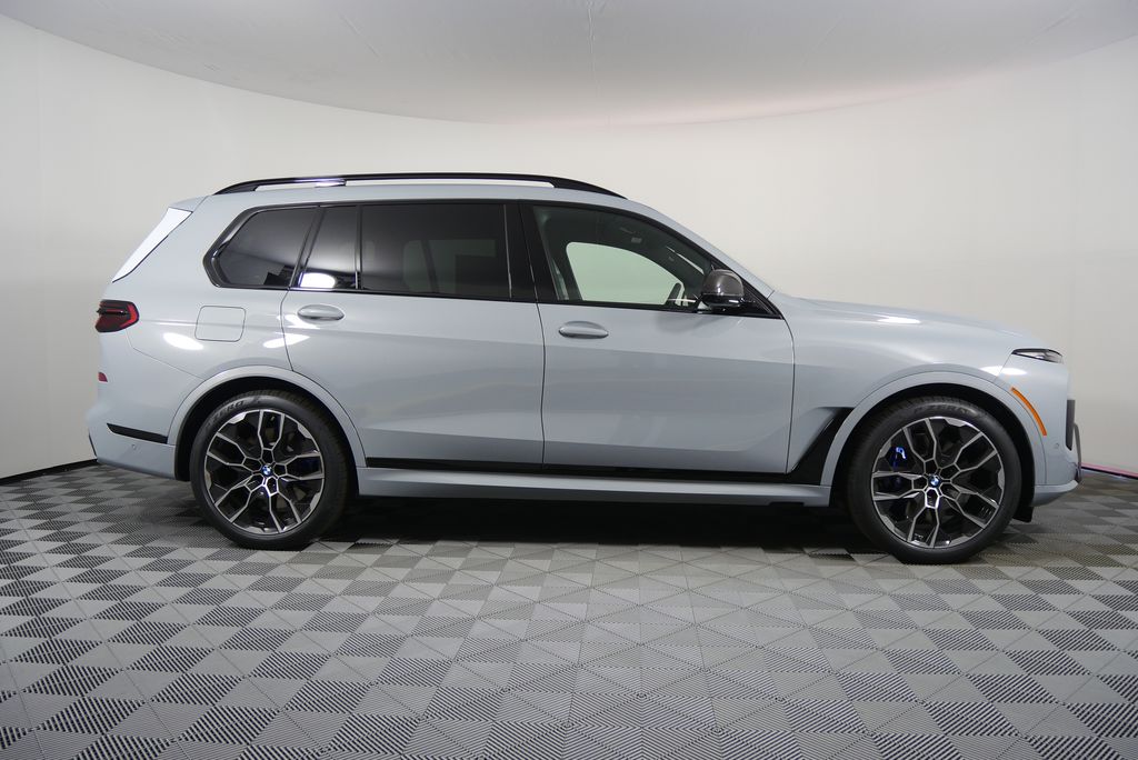 2026 BMW X7 M60i 2