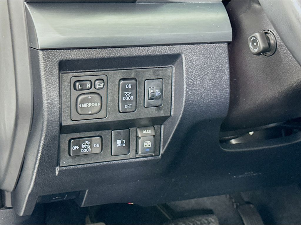 Thumbnail: 2018 Toyota Tundra - 10