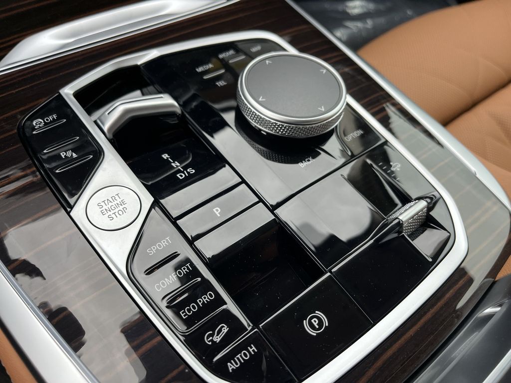 Thumbnail: 2027 BMW X7 - 20