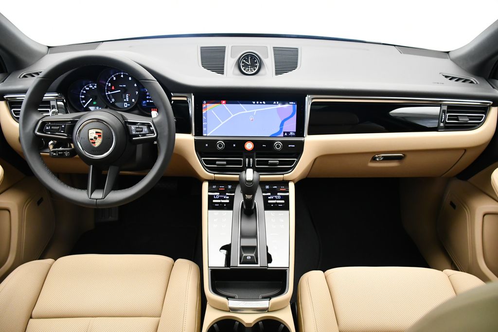 Thumbnail: 2025 Porsche Macan - 23